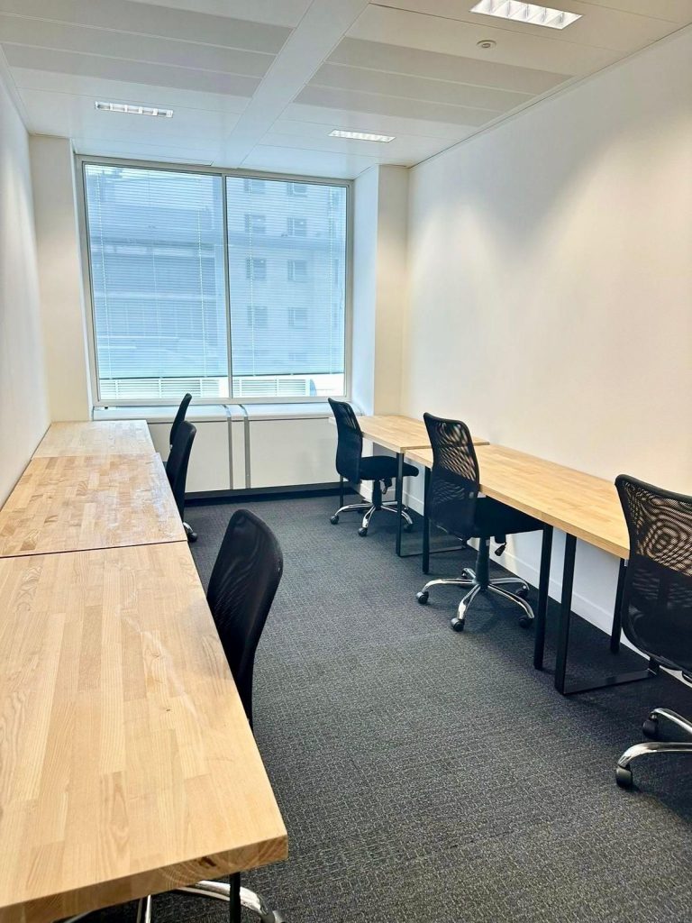 Modern office in Central London W1G – serviced work space at 33 Cavendish Square, Office 413B