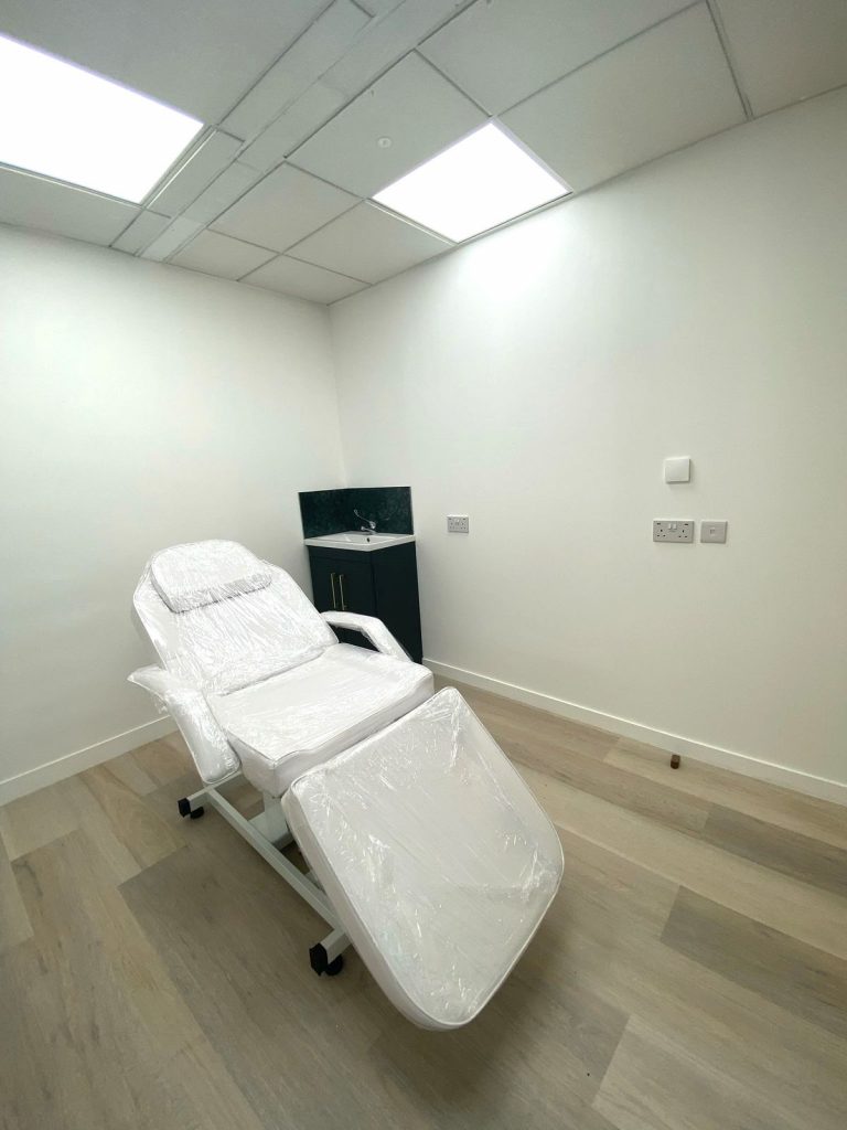 Room 15 – modern beauty room to rent in Knightsbridge, 3rd floor at 21 Knightsbridge.