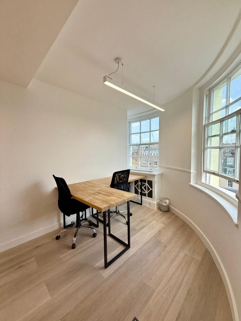 5-person office to rent in Mayfair, 27 Hill Street, third floor, 178 sq ft with curved wall and natural light