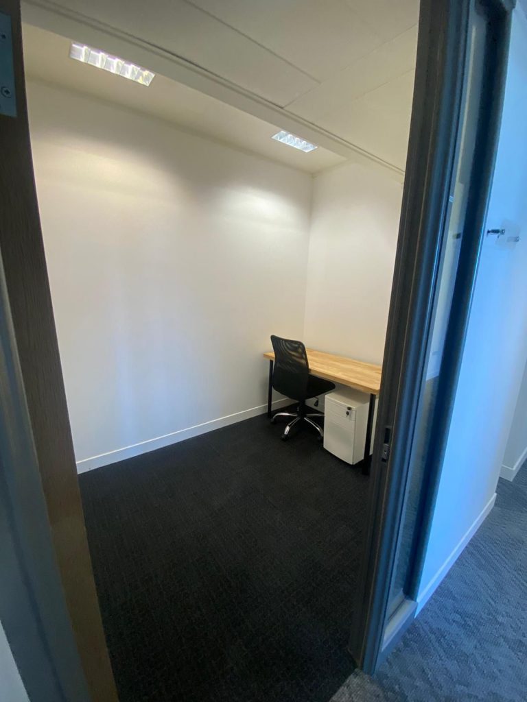 Compact 2-desk office to rent in Oxford Circus area – Office 432A