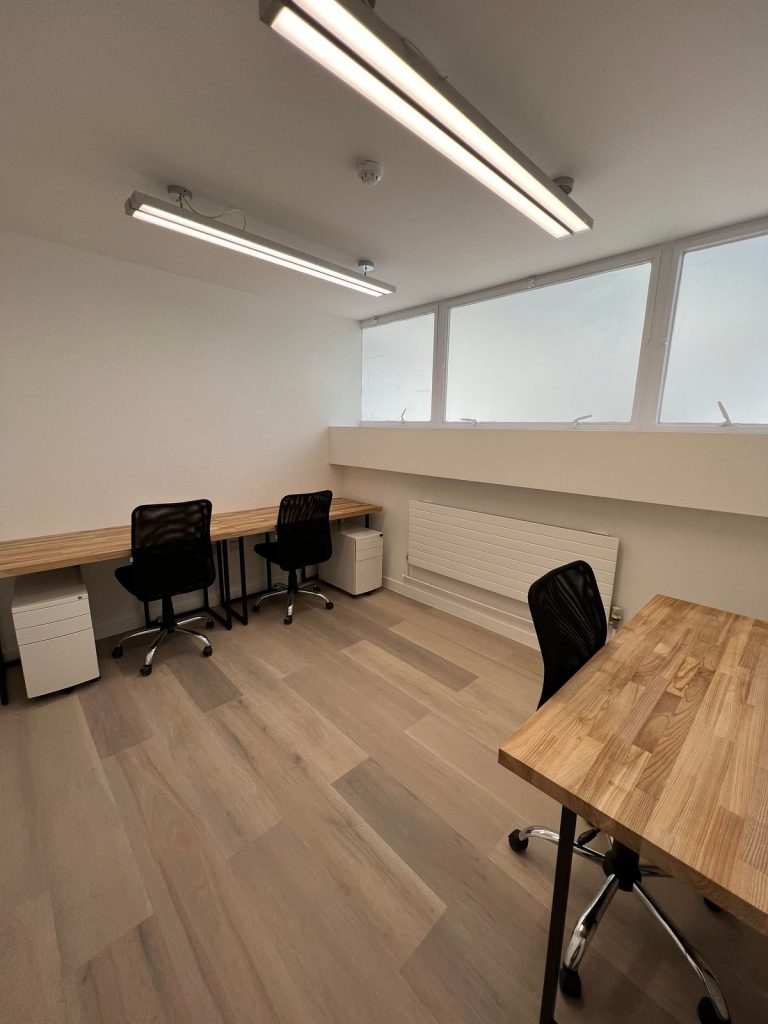 Affordable workspace in South Kensington – Office 19 at 189 Brompton Road, 4-desk suite with bright interiors and professional setup