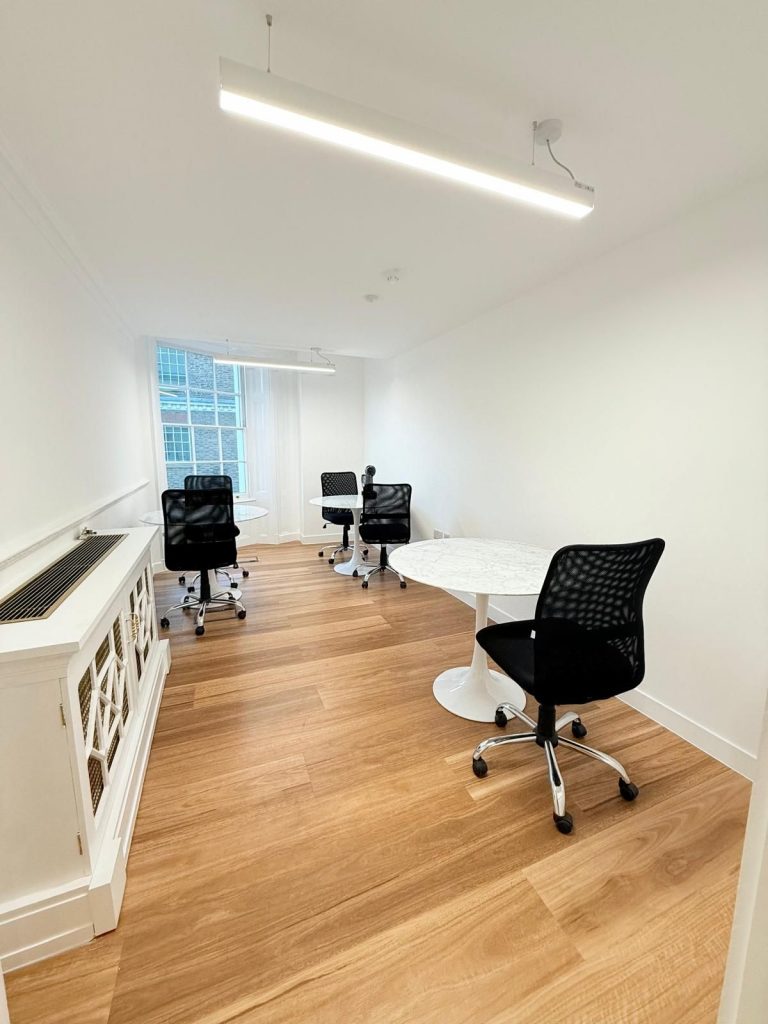 Office suite to rent in Mayfair – 5-desk workspace with natural light and modern finish at 27 Hill Street