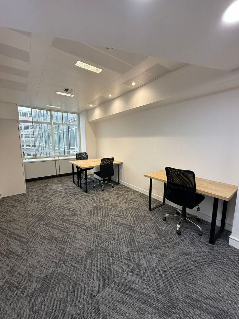 Fully serviced workspace with 6 desks at 33 Cavendish Square near Oxford Circus