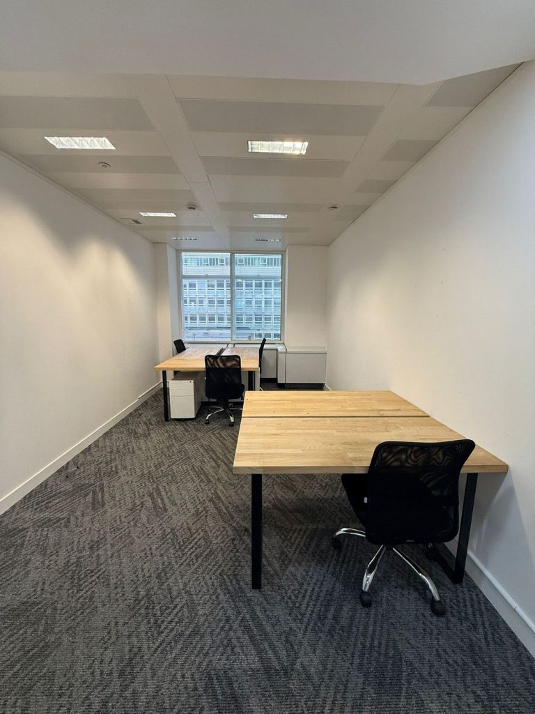 Ready-to-move office with 6 desks at 33 Cavendish Square near Oxford Circus