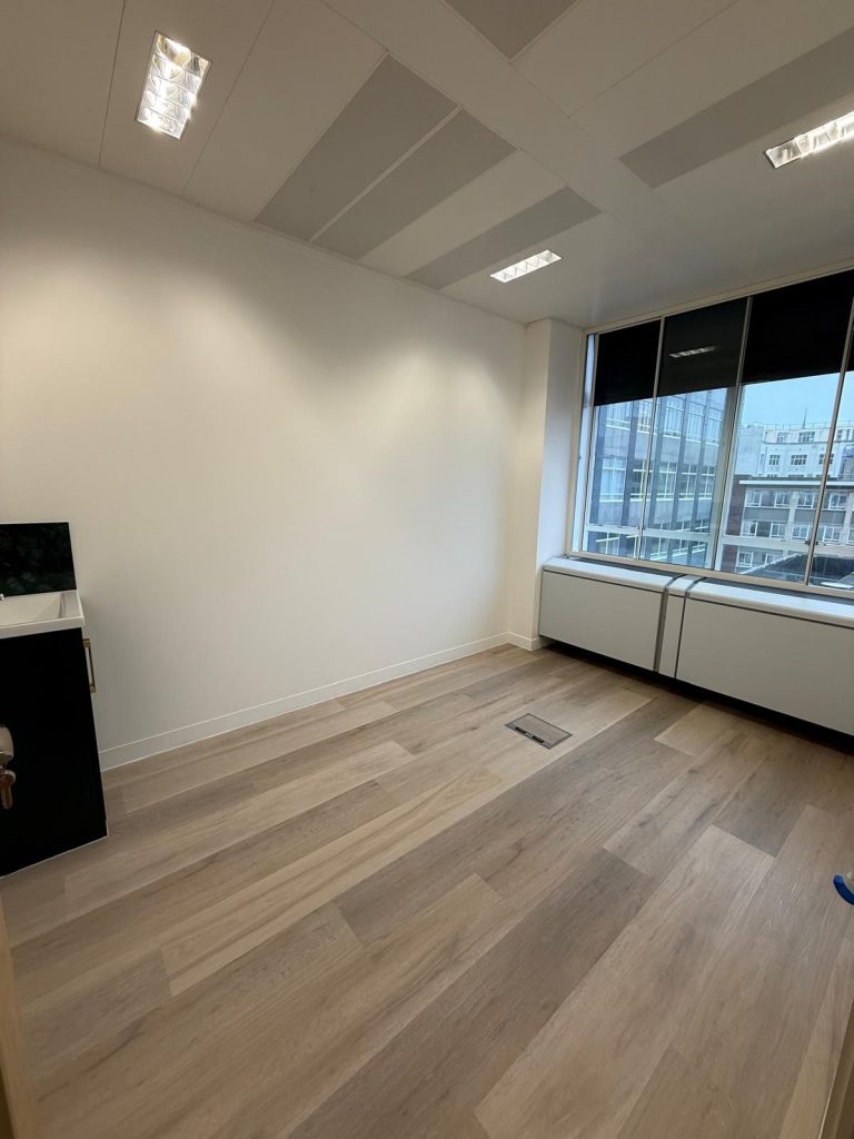 Treatment room hire in Central London at 33 Cavendish Square clinical space