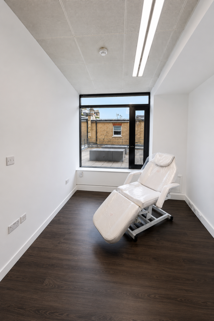 Aesthetic Room to Rent in London at 21 Knightsbridge with treatment chair and private clinical setting