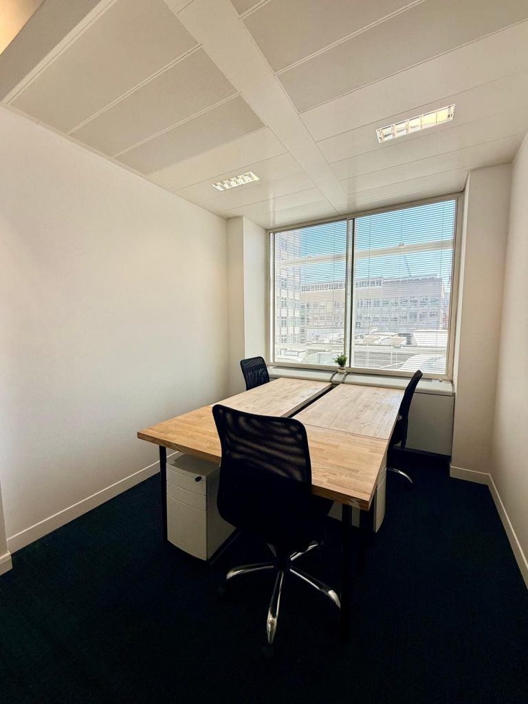 Serviced Office in Marylebone at 33 Cavendish Square with modern desks and natural light