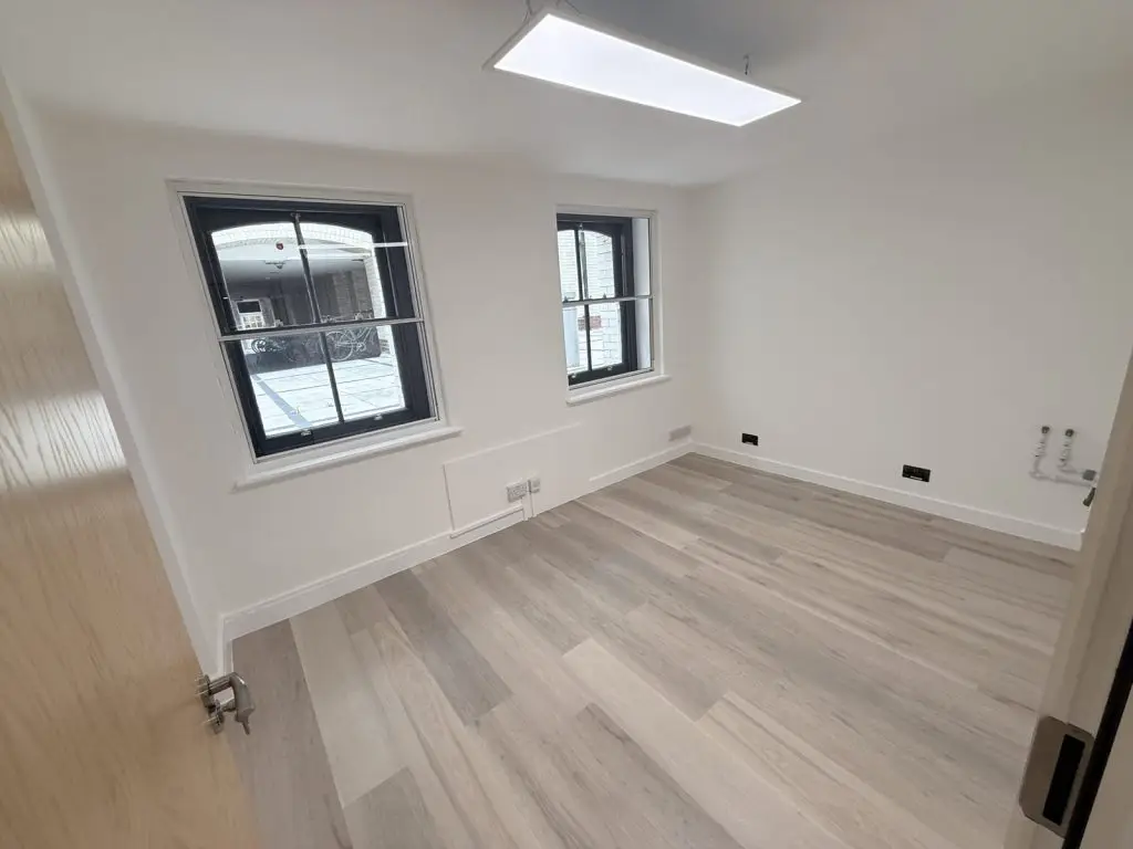 Treatment room B05 at 1 Quality Court, Holborn