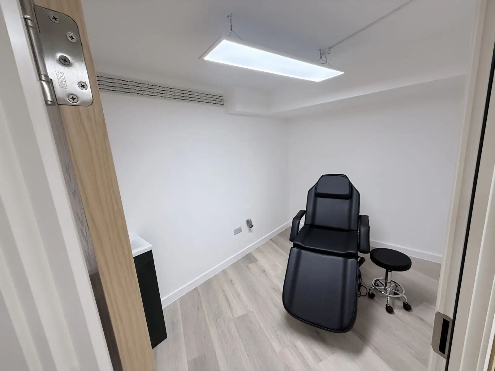 Treatment room B11 at 1 Quality Court, Holborn